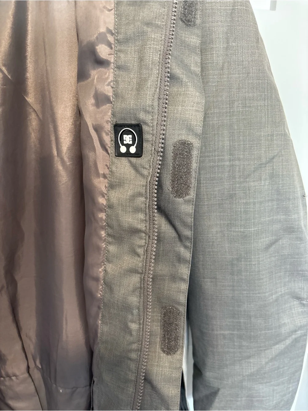 DC Men's Hooded Winter snowboarding Jacket - Gray - Picture 6 of 6